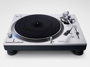 Technics SL-1200GR2 Direct Drive Turntable